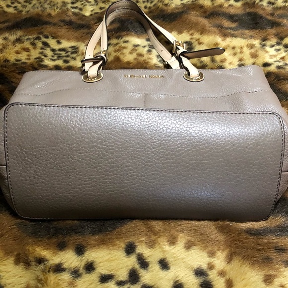 Michael Kors Handbag - Picture 3 of 4